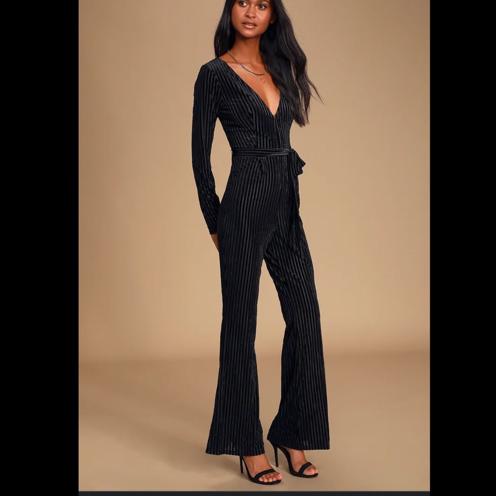 Lulus Striking a Pose Black Velvet long sleeve jumpsuit Size: S
